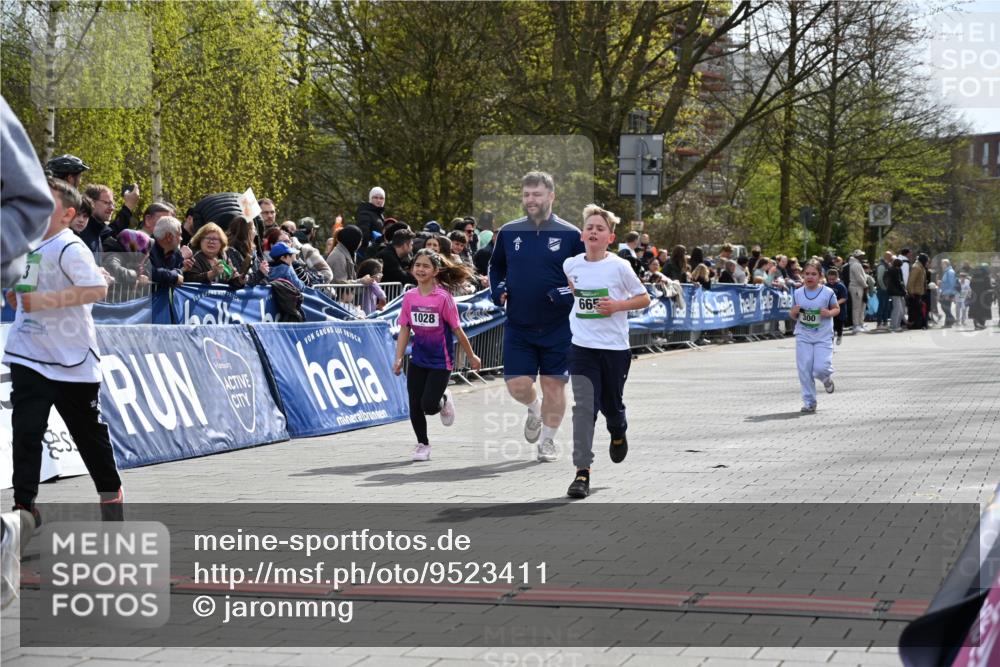 12.04.2026 - 45. Internationalen Wilhelmsburger Insellauf J. Mangold http://msf.ph/oto/9523411 12.04.2026 14:36:45 Ziel 296, 343, 665 meine-sportfotos.de