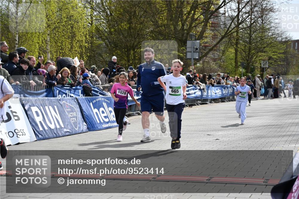 12.04.2026 - 45. Internationalen Wilhelmsburger Insellauf J. Mangold http://msf.ph/oto/9523414 12.04.2026 14:36:45 Ziel 296, 343, 665 meine-sportfotos.de