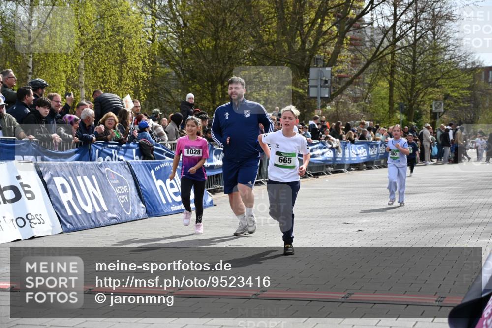 12.04.2026 - 45. Internationalen Wilhelmsburger Insellauf J. Mangold http://msf.ph/oto/9523416 12.04.2026 14:36:45 Ziel 296, 343, 665 meine-sportfotos.de