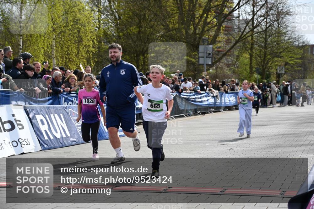 12.04.2026 - 45. Internationalen Wilhelmsburger Insellauf J. Mangold http://msf.ph/oto/9523424 12.04.2026 14:36:46 Ziel 296, 343, 665, 300 meine-sportfotos.de