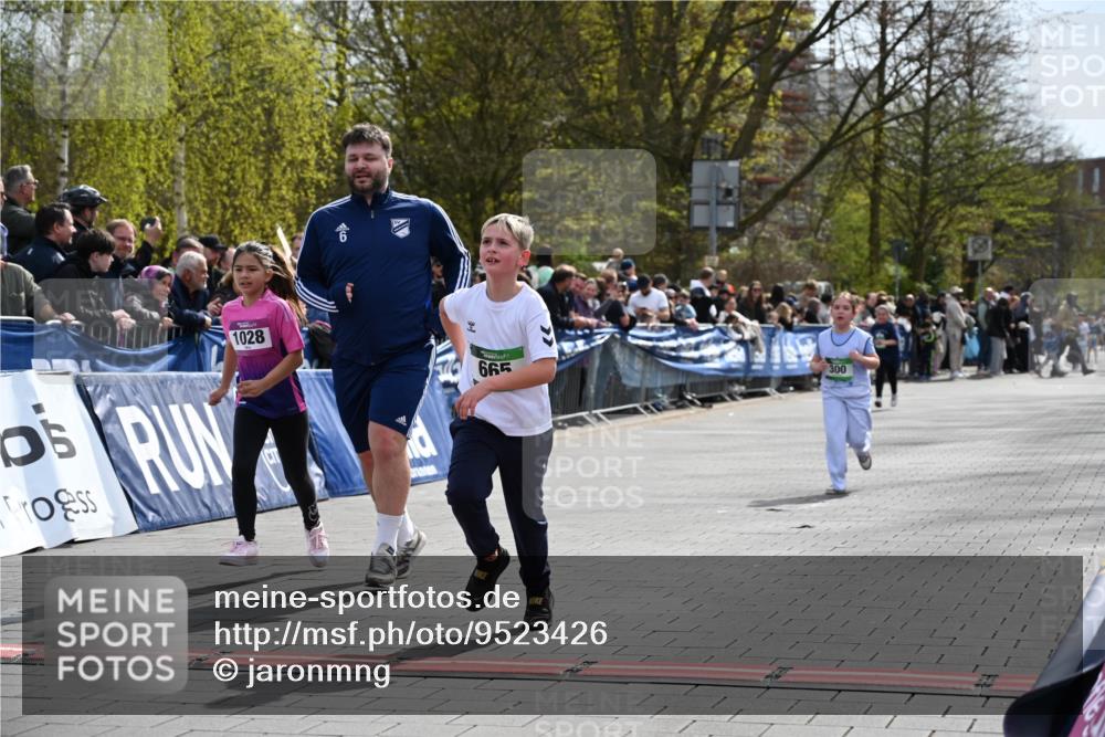 12.04.2026 - 45. Internationalen Wilhelmsburger Insellauf J. Mangold http://msf.ph/oto/9523426 12.04.2026 14:36:46 Ziel 296, 343, 665, 300 meine-sportfotos.de
