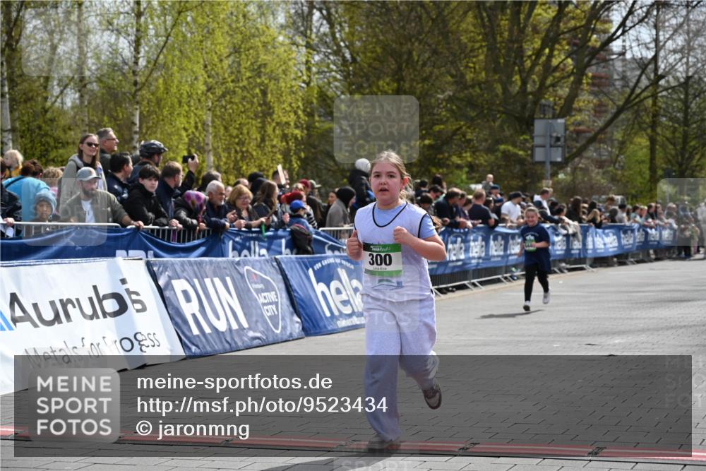 12.04.2026 - 45. Internationalen Wilhelmsburger Insellauf J. Mangold http://msf.ph/oto/9523434 12.04.2026 14:36:50 Ziel 665, 300 meine-sportfotos.de