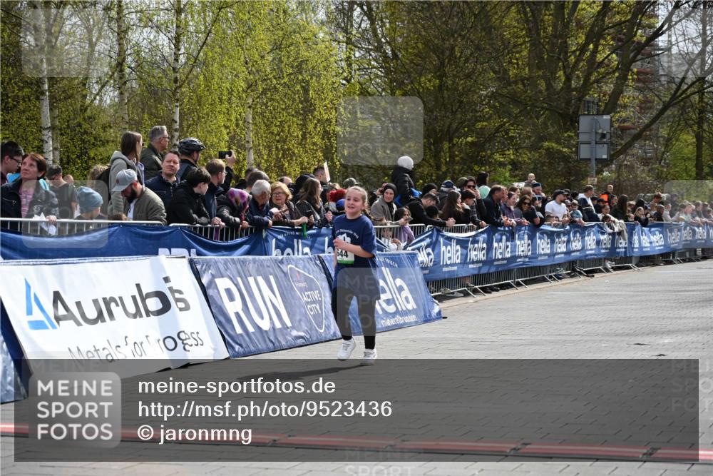 12.04.2026 - 45. Internationalen Wilhelmsburger Insellauf J. Mangold http://msf.ph/oto/9523436 12.04.2026 14:36:53 Ziel 300, 644, 511 meine-sportfotos.de