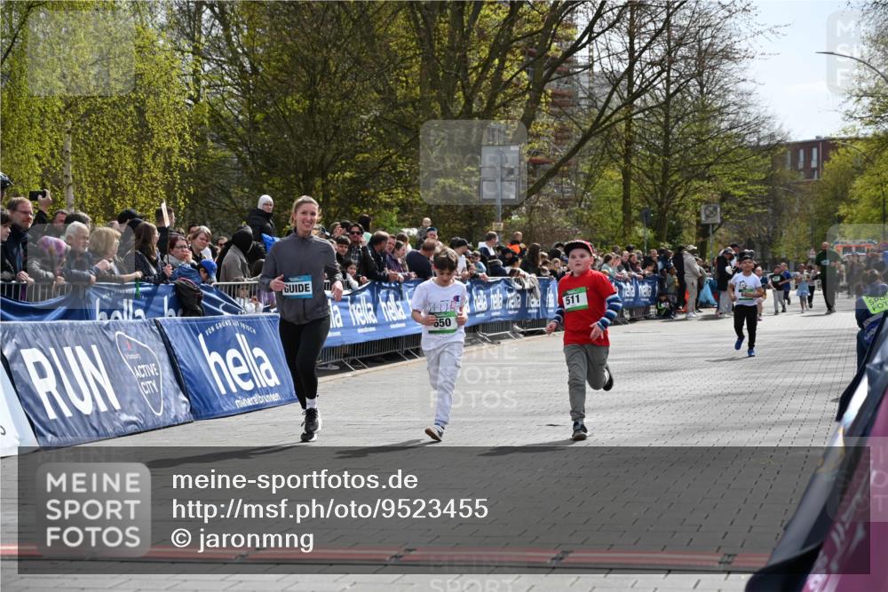 12.04.2026 - 45. Internationalen Wilhelmsburger Insellauf J. Mangold http://msf.ph/oto/9523455 12.04.2026 14:36:56 Ziel 644, 511, 650 meine-sportfotos.de