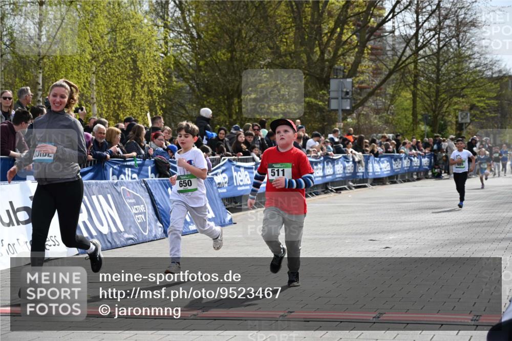 12.04.2026 - 45. Internationalen Wilhelmsburger Insellauf J. Mangold http://msf.ph/oto/9523467 12.04.2026 14:36:57 Ziel 644, 511, 650, 689 meine-sportfotos.de