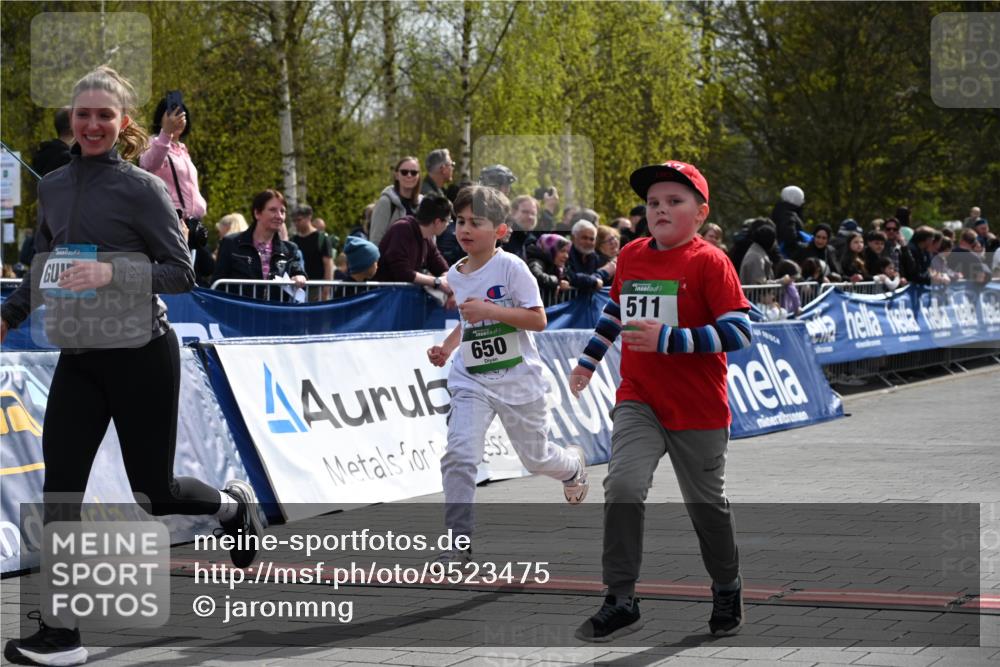 12.04.2026 - 45. Internationalen Wilhelmsburger Insellauf J. Mangold http://msf.ph/oto/9523475 12.04.2026 14:36:58 Ziel 644, 511, 650, 689 meine-sportfotos.de