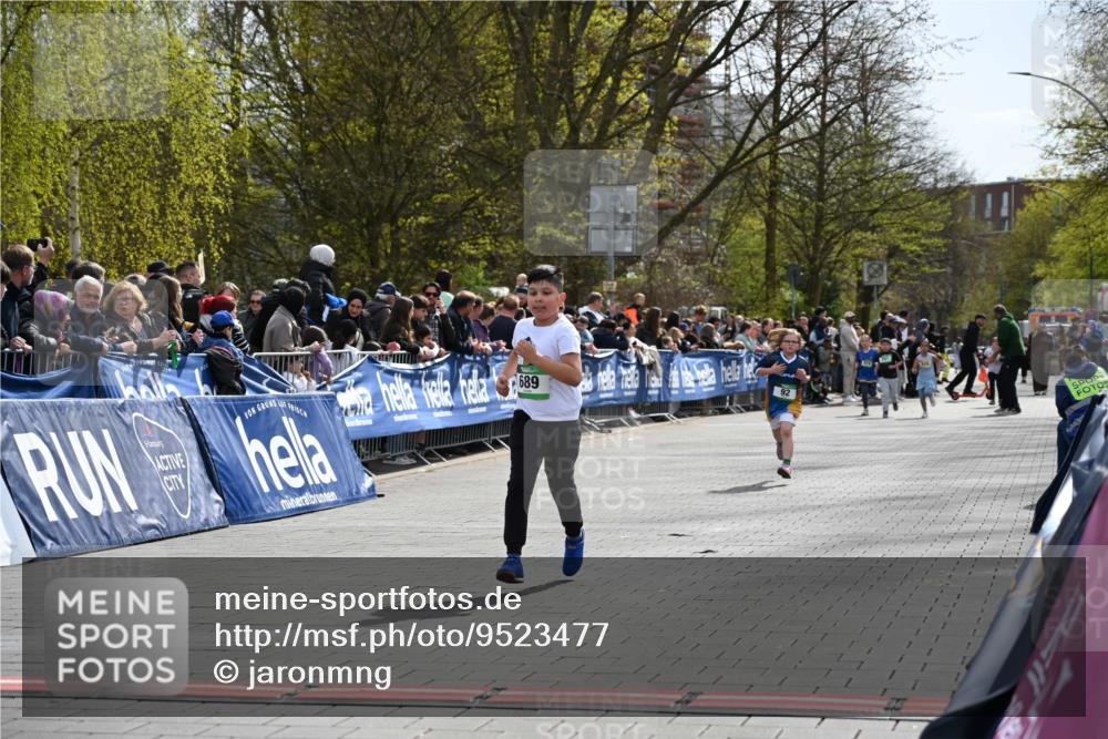12.04.2026 - 45. Internationalen Wilhelmsburger Insellauf J. Mangold http://msf.ph/oto/9523477 12.04.2026 14:37:00 Ziel 511, 650, 689 meine-sportfotos.de