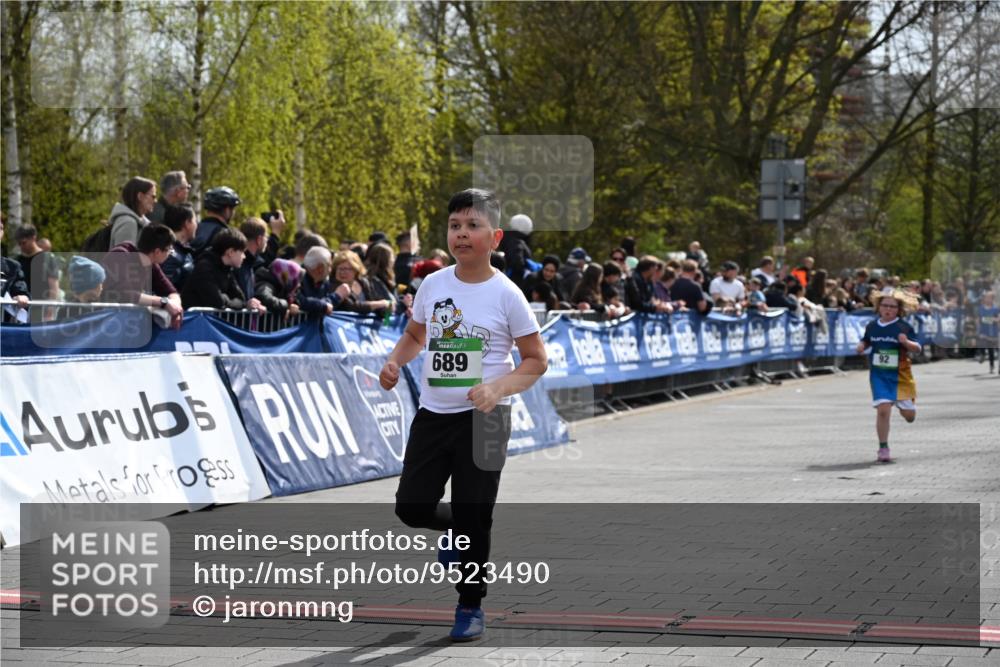 12.04.2026 - 45. Internationalen Wilhelmsburger Insellauf J. Mangold http://msf.ph/oto/9523490 12.04.2026 14:37:01 Ziel 511, 650, 689 meine-sportfotos.de