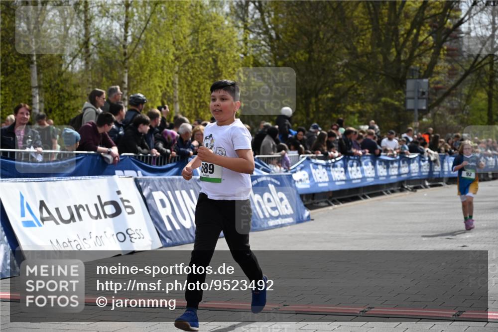12.04.2026 - 45. Internationalen Wilhelmsburger Insellauf J. Mangold http://msf.ph/oto/9523492 12.04.2026 14:37:02 Ziel 650, 689 meine-sportfotos.de