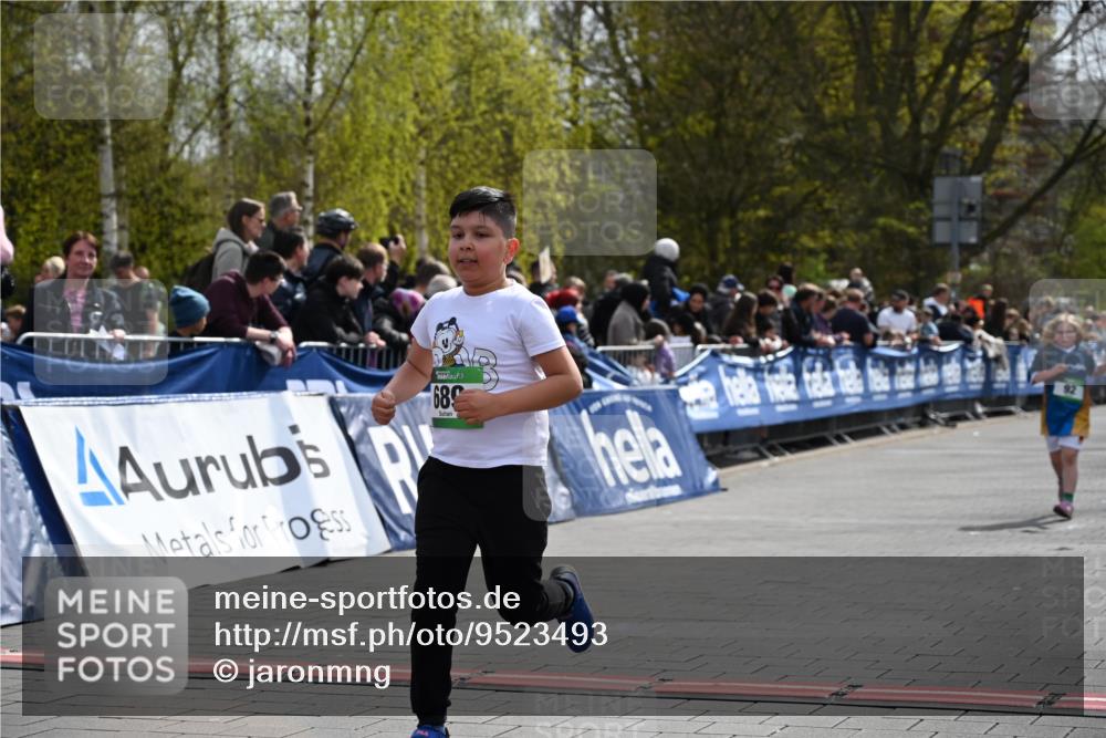 12.04.2026 - 45. Internationalen Wilhelmsburger Insellauf J. Mangold http://msf.ph/oto/9523493 12.04.2026 14:37:02 Ziel 650, 689 meine-sportfotos.de
