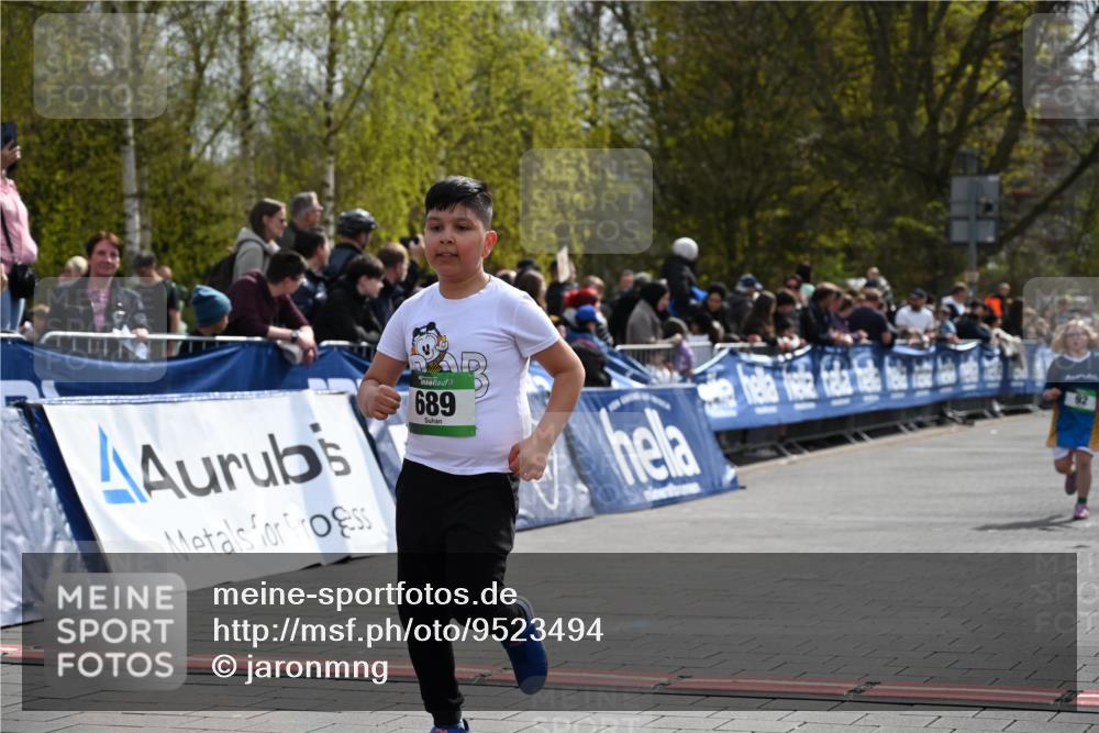 12.04.2026 - 45. Internationalen Wilhelmsburger Insellauf J. Mangold http://msf.ph/oto/9523494 12.04.2026 14:37:02 Ziel 650, 689 meine-sportfotos.de