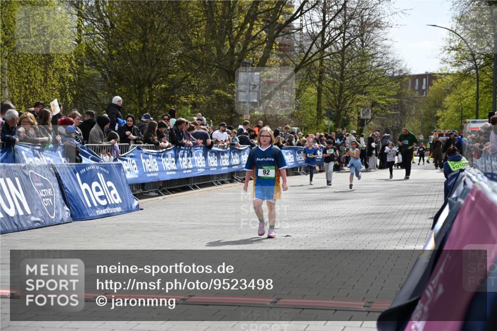 12.04.2026 - 45. Internationalen Wilhelmsburger Insellauf J. Mangold http://msf.ph/oto/9523498 12.04.2026 14:37:03 Ziel 689, 92 meine-sportfotos.de