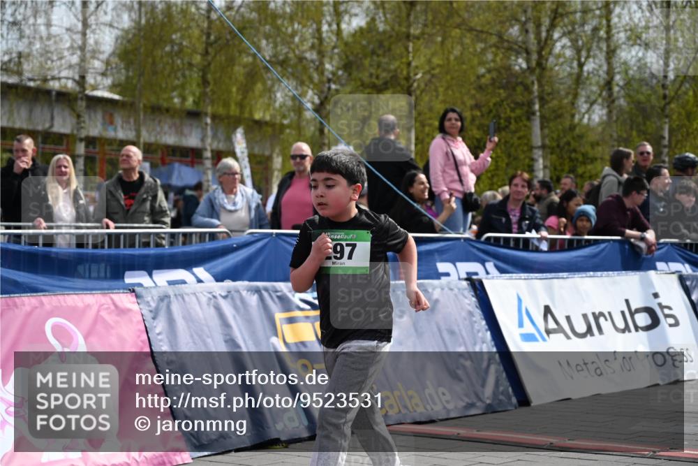12.04.2026 - 45. Internationalen Wilhelmsburger Insellauf J. Mangold http://msf.ph/oto/9523531 12.04.2026 14:37:13 Ziel 874, 297, 310 meine-sportfotos.de