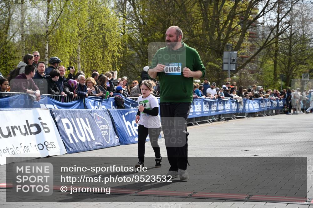 12.04.2026 - 45. Internationalen Wilhelmsburger Insellauf J. Mangold http://msf.ph/oto/9523532 12.04.2026 14:37:15 Ziel 874, 297, 310 meine-sportfotos.de