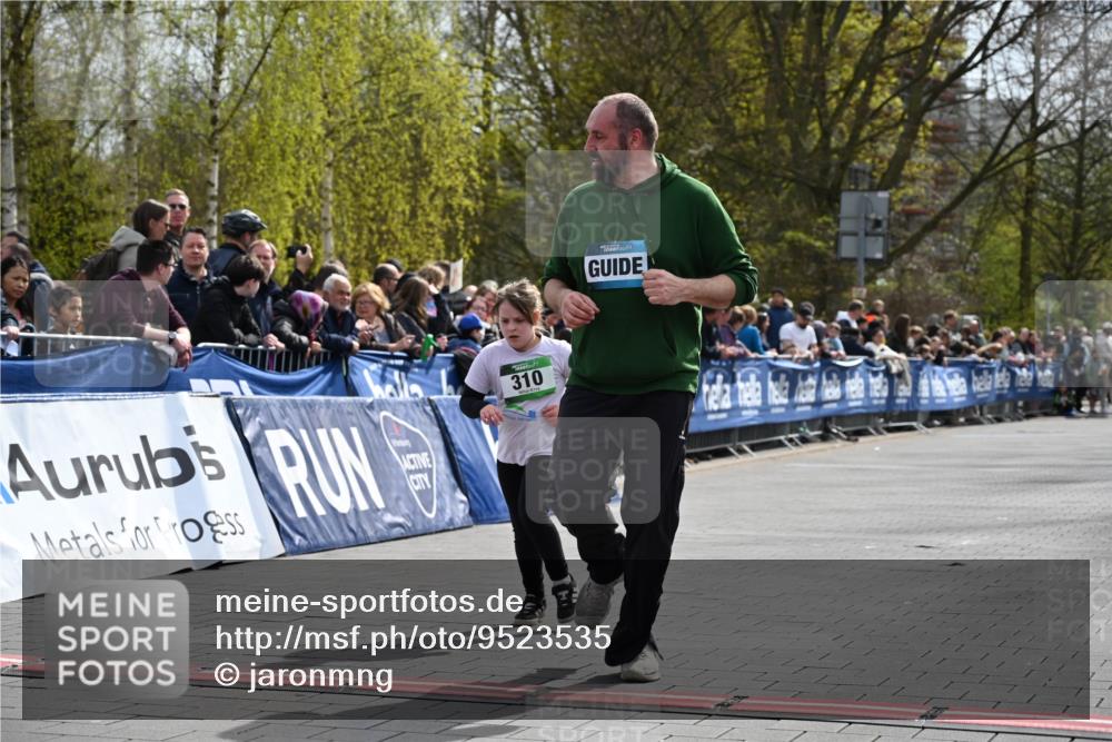12.04.2026 - 45. Internationalen Wilhelmsburger Insellauf J. Mangold http://msf.ph/oto/9523535 12.04.2026 14:37:15 Ziel 874, 297, 310 meine-sportfotos.de
