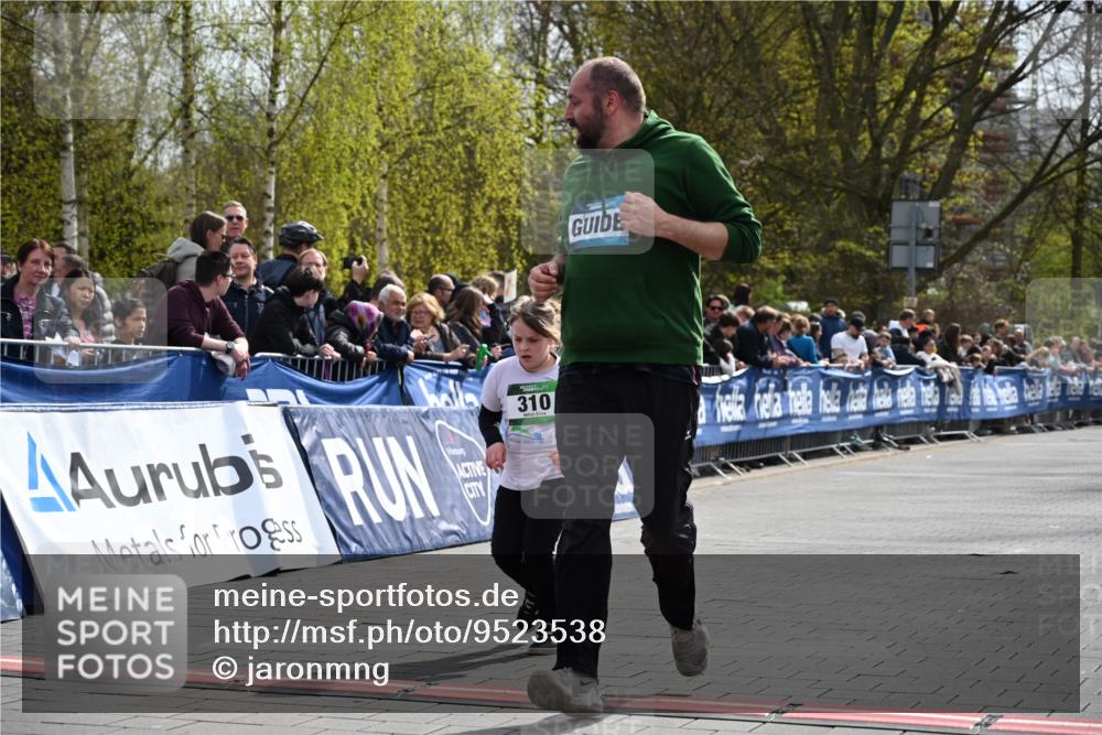 12.04.2026 - 45. Internationalen Wilhelmsburger Insellauf J. Mangold http://msf.ph/oto/9523538 12.04.2026 14:37:15 Ziel 874, 297, 310 meine-sportfotos.de
