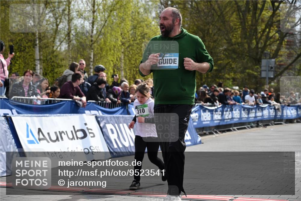 12.04.2026 - 45. Internationalen Wilhelmsburger Insellauf J. Mangold http://msf.ph/oto/9523541 12.04.2026 14:37:15 Ziel 874, 297, 310 meine-sportfotos.de