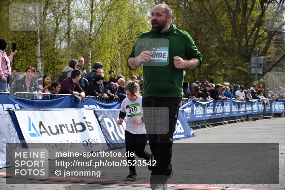 12.04.2026 - 45. Internationalen Wilhelmsburger Insellauf J. Mangold http://msf.ph/oto/9523542 12.04.2026 14:37:16 Ziel 310 meine-sportfotos.de