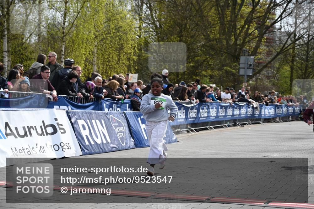 12.04.2026 - 45. Internationalen Wilhelmsburger Insellauf J. Mangold http://msf.ph/oto/9523547 12.04.2026 14:37:26 Ziel 822, 1031 meine-sportfotos.de