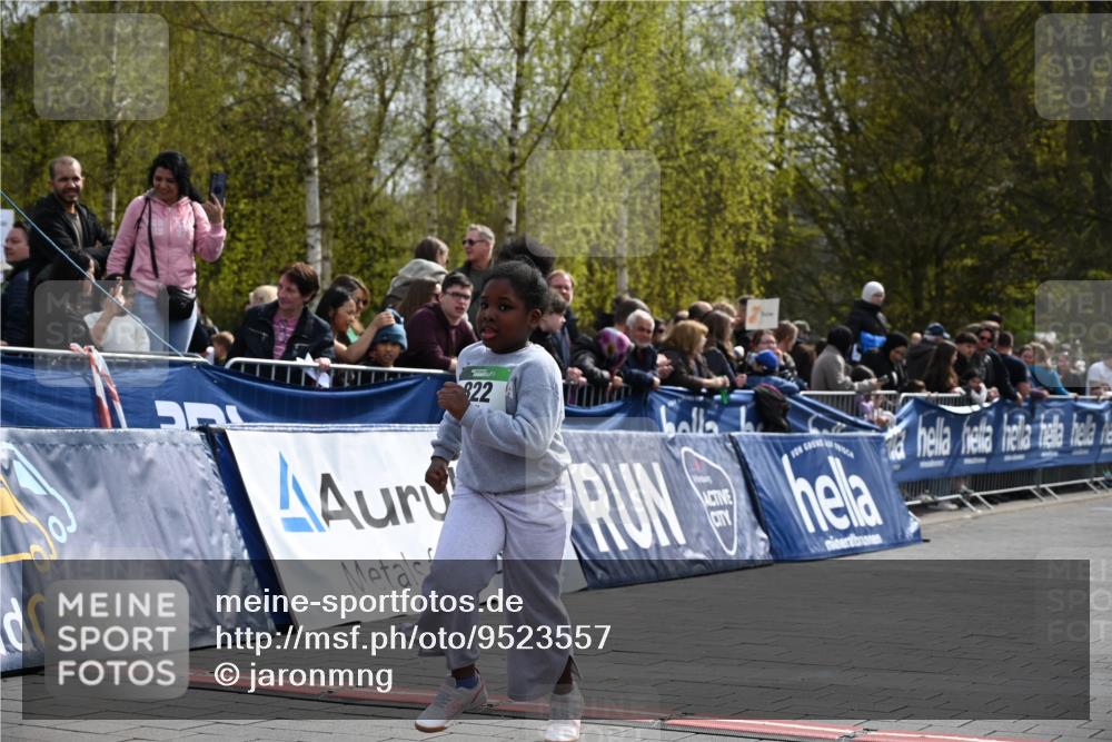 12.04.2026 - 45. Internationalen Wilhelmsburger Insellauf J. Mangold http://msf.ph/oto/9523557 12.04.2026 14:37:27 Ziel 822, 1031 meine-sportfotos.de