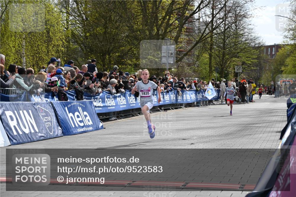 12.04.2026 - 45. Internationalen Wilhelmsburger Insellauf J. Mangold http://msf.ph/oto/9523583 12.04.2026 14:48:22 Ziel 1835, 1824 meine-sportfotos.de
