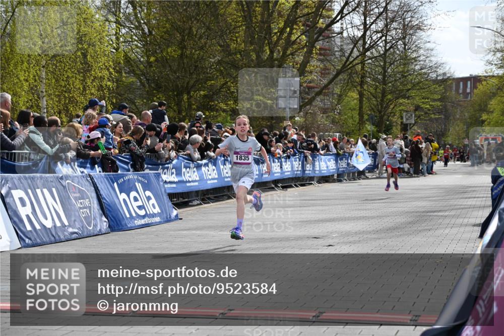 12.04.2026 - 45. Internationalen Wilhelmsburger Insellauf J. Mangold http://msf.ph/oto/9523584 12.04.2026 14:48:22 Ziel 1835, 1824 meine-sportfotos.de