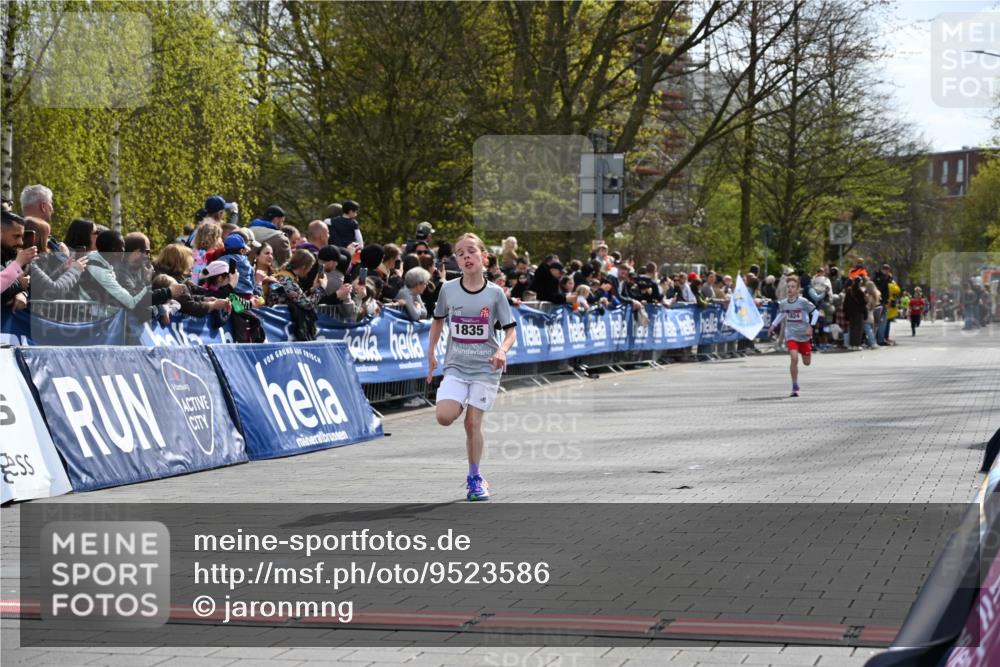 12.04.2026 - 45. Internationalen Wilhelmsburger Insellauf J. Mangold http://msf.ph/oto/9523586 12.04.2026 14:48:23 Ziel 1835, 1824 meine-sportfotos.de