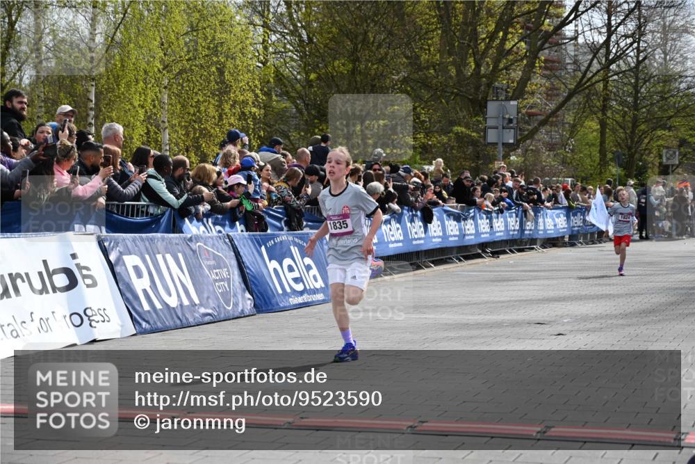 12.04.2026 - 45. Internationalen Wilhelmsburger Insellauf J. Mangold http://msf.ph/oto/9523590 12.04.2026 14:48:23 Ziel 1835, 1824 meine-sportfotos.de