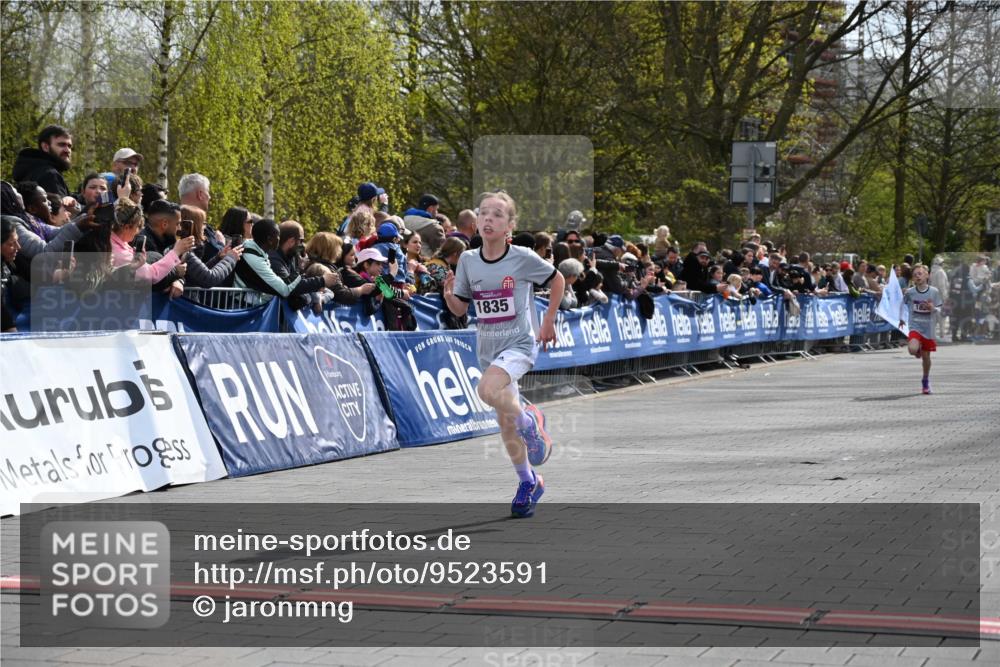 12.04.2026 - 45. Internationalen Wilhelmsburger Insellauf J. Mangold http://msf.ph/oto/9523591 12.04.2026 14:48:23 Ziel 1835, 1824 meine-sportfotos.de