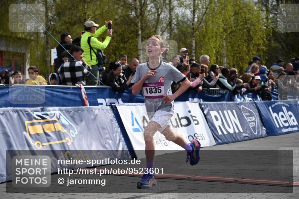 12.04.2026 - 45. Internationalen Wilhelmsburger Insellauf J. Mangold http://msf.ph/oto/9523601 12.04.2026 14:48:24 Ziel 1835, 1824 meine-sportfotos.de