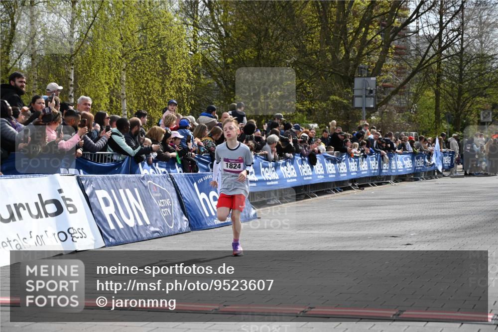 12.04.2026 - 45. Internationalen Wilhelmsburger Insellauf J. Mangold http://msf.ph/oto/9523607 12.04.2026 14:48:26 Ziel 1835, 1824 meine-sportfotos.de