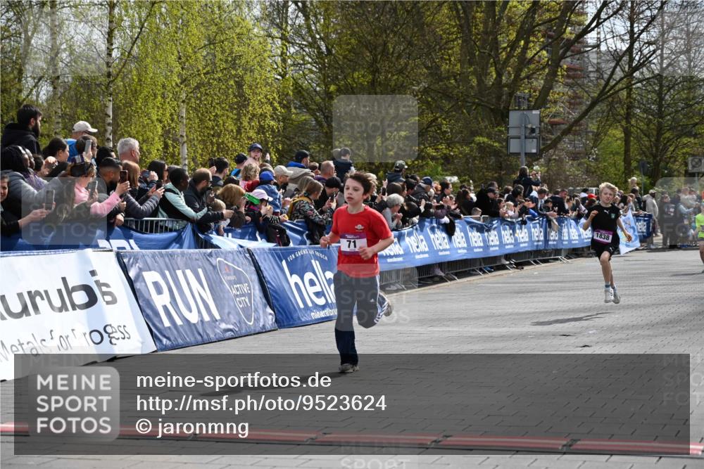 12.04.2026 - 45. Internationalen Wilhelmsburger Insellauf J. Mangold http://msf.ph/oto/9523624 12.04.2026 14:48:34 Ziel 71, 1838, 1068, 599 meine-sportfotos.de