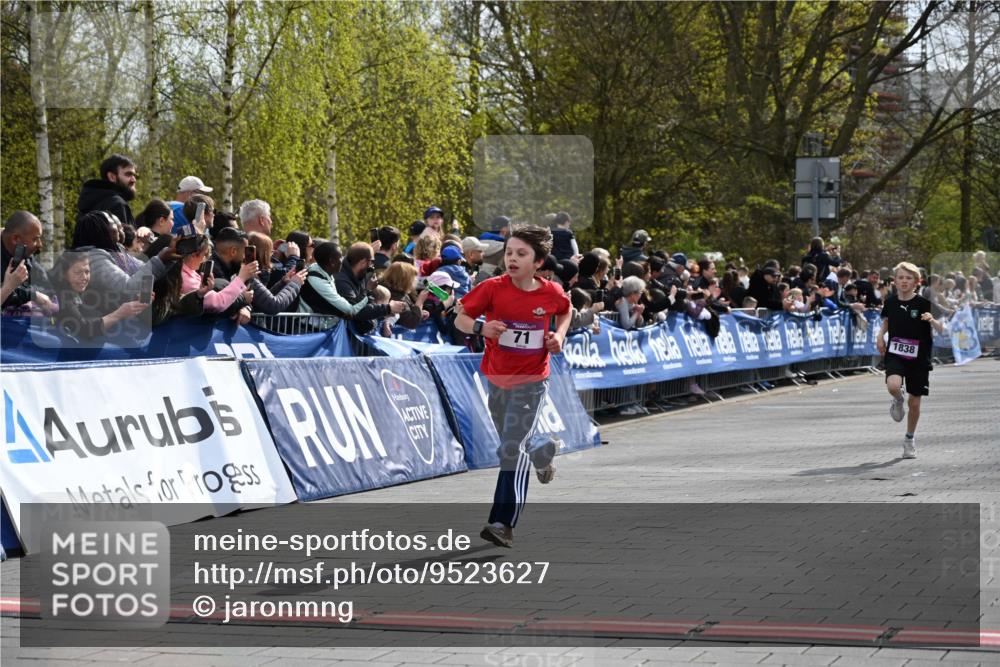 12.04.2026 - 45. Internationalen Wilhelmsburger Insellauf J. Mangold http://msf.ph/oto/9523627 12.04.2026 14:48:34 Ziel 71, 1838, 1068, 599 meine-sportfotos.de