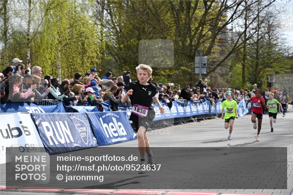 12.04.2026 - 45. Internationalen Wilhelmsburger Insellauf J. Mangold http://msf.ph/oto/9523637 12.04.2026 14:48:36 Ziel 71, 1838, 1068, 599, 18 meine-sportfotos.de