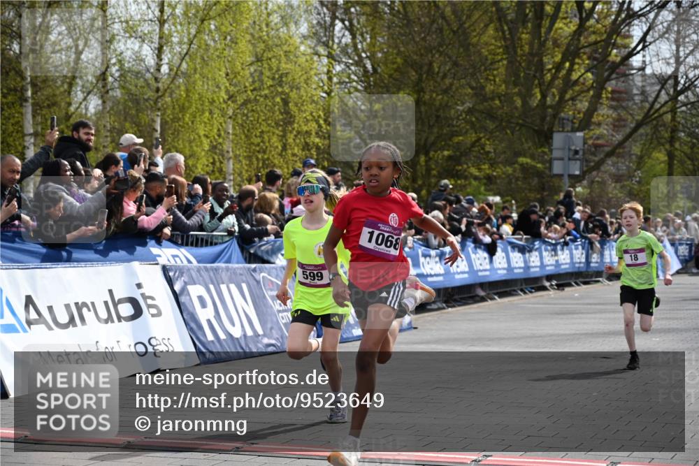 12.04.2026 - 45. Internationalen Wilhelmsburger Insellauf J. Mangold http://msf.ph/oto/9523649 12.04.2026 14:48:38 Ziel 71, 1838, 1068, 599, 18 meine-sportfotos.de