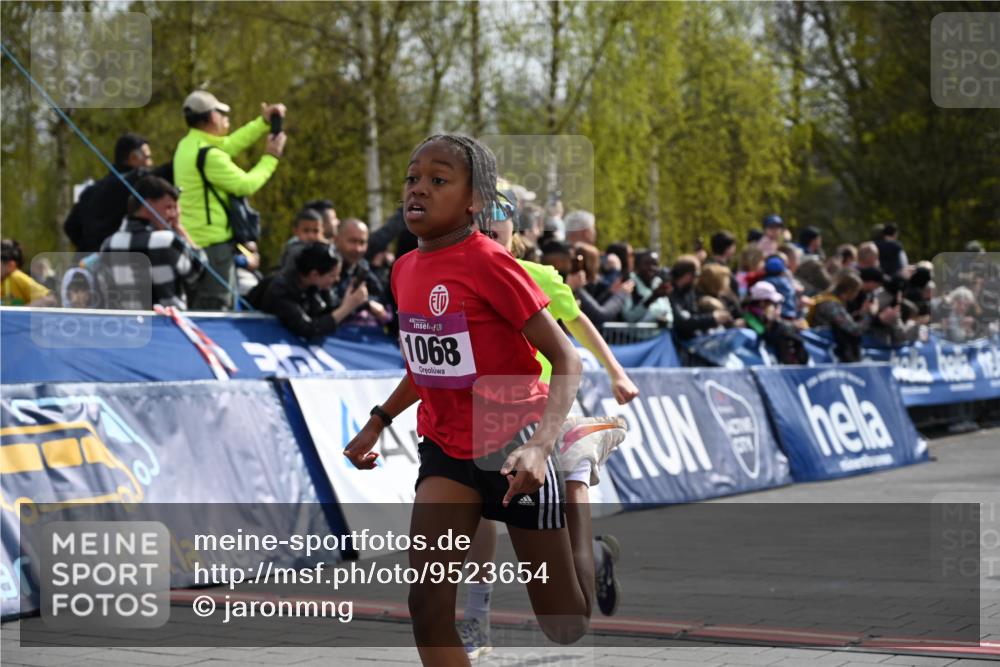 12.04.2026 - 45. Internationalen Wilhelmsburger Insellauf J. Mangold http://msf.ph/oto/9523654 12.04.2026 14:48:38 Ziel 71, 1838, 1068, 599, 18 meine-sportfotos.de