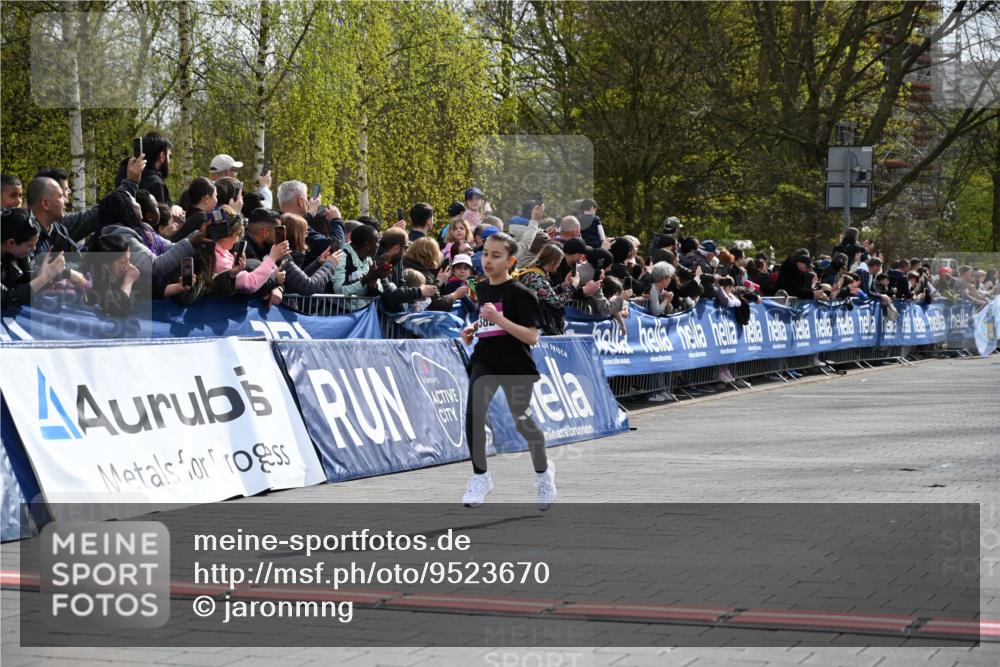 12.04.2026 - 45. Internationalen Wilhelmsburger Insellauf J. Mangold http://msf.ph/oto/9523670 12.04.2026 14:48:42 Ziel 599, 18, 382 meine-sportfotos.de