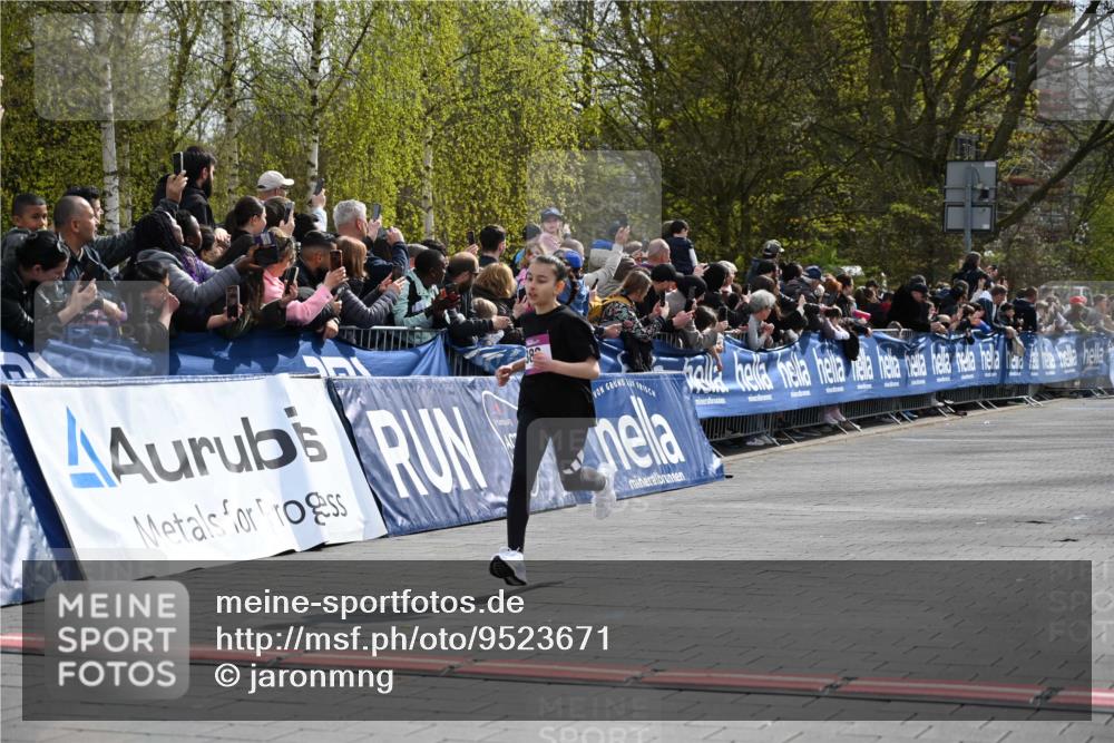 12.04.2026 - 45. Internationalen Wilhelmsburger Insellauf J. Mangold http://msf.ph/oto/9523671 12.04.2026 14:48:42 Ziel 599, 18, 382 meine-sportfotos.de