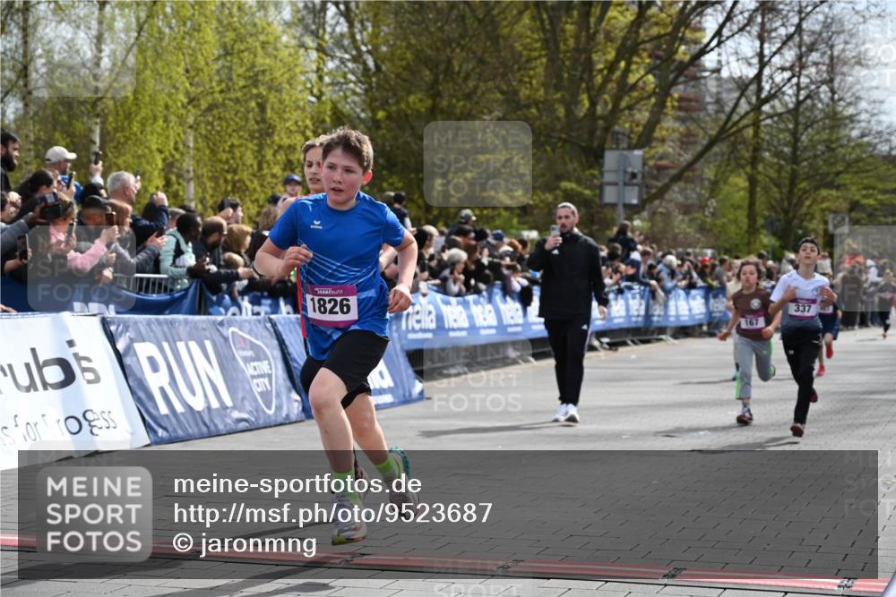 12.04.2026 - 45. Internationalen Wilhelmsburger Insellauf J. Mangold http://msf.ph/oto/9523687 12.04.2026 14:48:47 Ziel 382, 1826, 1841, 337, 167, 1846 meine-sportfotos.de