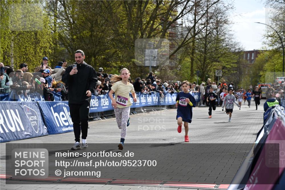 12.04.2026 - 45. Internationalen Wilhelmsburger Insellauf J. Mangold http://msf.ph/oto/9523700 12.04.2026 14:48:50 Ziel 1826, 1841, 337, 167, 1846, 683, 900, 899 meine-sportfotos.de