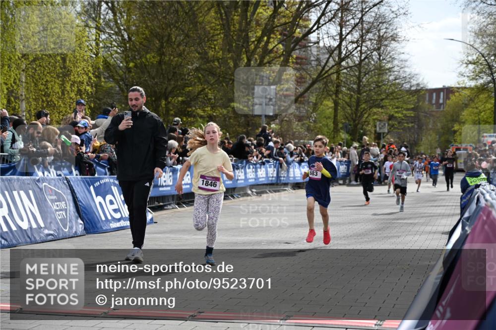12.04.2026 - 45. Internationalen Wilhelmsburger Insellauf J. Mangold http://msf.ph/oto/9523701 12.04.2026 14:48:50 Ziel 1826, 1841, 337, 167, 1846, 683, 900, 899 meine-sportfotos.de