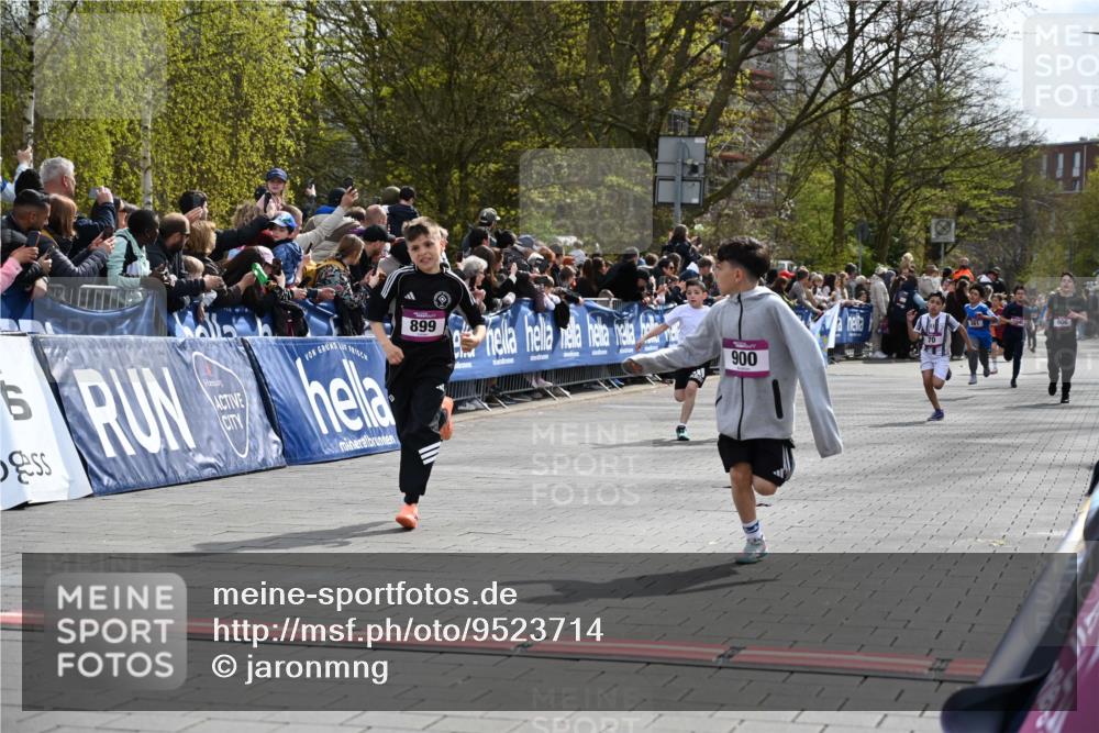 12.04.2026 - 45. Internationalen Wilhelmsburger Insellauf J. Mangold http://msf.ph/oto/9523714 12.04.2026 14:48:54 Ziel 1846, 683, 900, 899, 49, 424, 70, 381 meine-sportfotos.de
