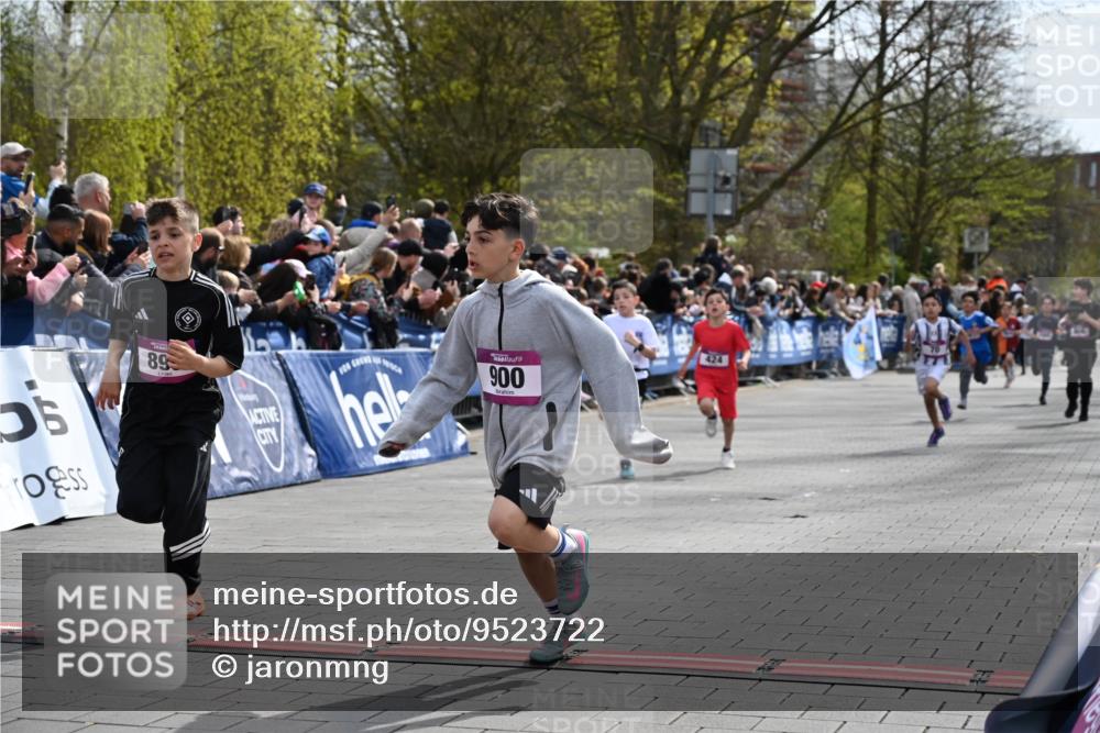 12.04.2026 - 45. Internationalen Wilhelmsburger Insellauf J. Mangold http://msf.ph/oto/9523722 12.04.2026 14:48:54 Ziel 1846, 683, 900, 899, 49, 424, 70, 381 meine-sportfotos.de