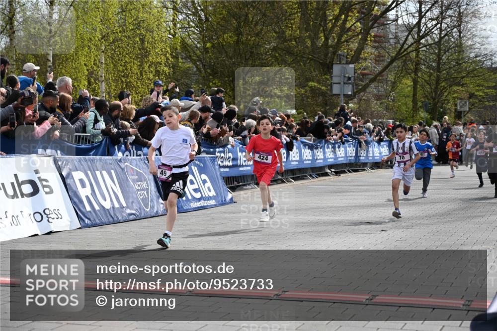 12.04.2026 - 45. Internationalen Wilhelmsburger Insellauf J. Mangold http://msf.ph/oto/9523733 12.04.2026 14:48:56 Ziel 683, 900, 899, 49, 424, 70, 381, 906, 1045 meine-sportfotos.de