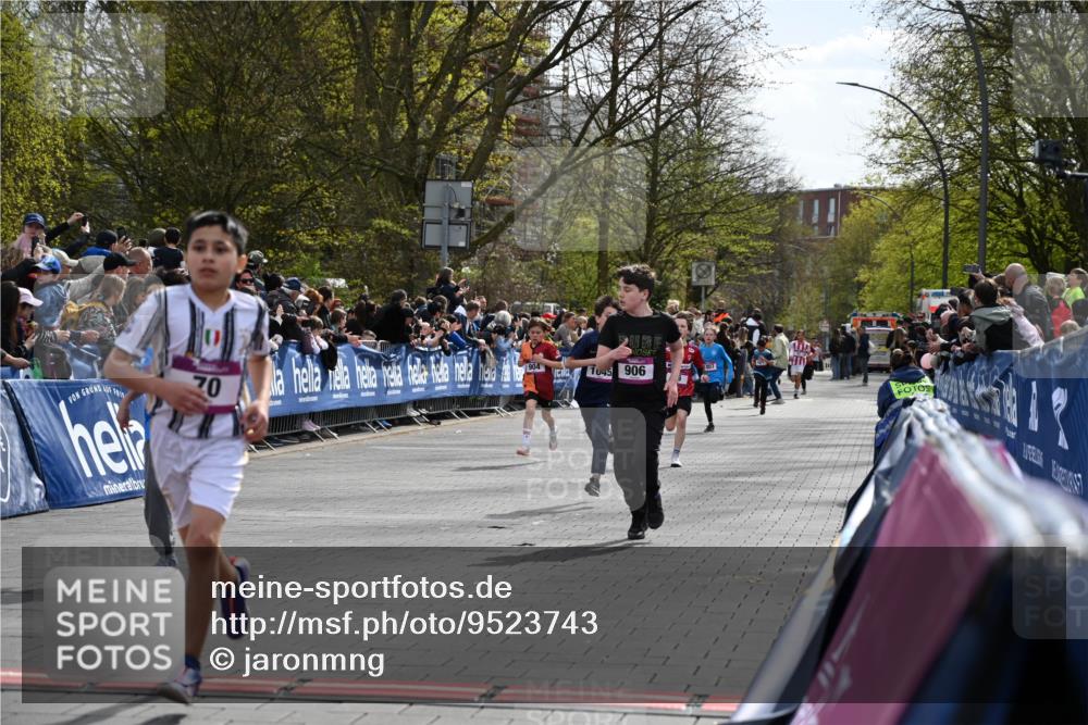 12.04.2026 - 45. Internationalen Wilhelmsburger Insellauf J. Mangold http://msf.ph/oto/9523743 12.04.2026 14:48:58 Ziel 900, 899, 49, 424, 70, 381, 906, 1045, 36, 904, 1807 meine-sportfotos.de