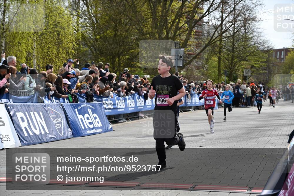 12.04.2026 - 45. Internationalen Wilhelmsburger Insellauf J. Mangold http://msf.ph/oto/9523757 12.04.2026 14:48:59 Ziel 49, 424, 70, 381, 906, 1045, 36, 904, 1807 meine-sportfotos.de