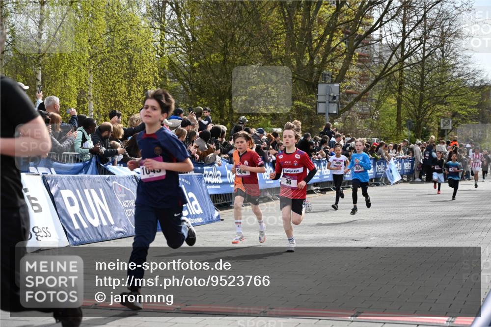 12.04.2026 - 45. Internationalen Wilhelmsburger Insellauf J. Mangold http://msf.ph/oto/9523766 12.04.2026 14:49:00 Ziel 49, 424, 70, 381, 906, 1045, 36, 904, 1807 meine-sportfotos.de