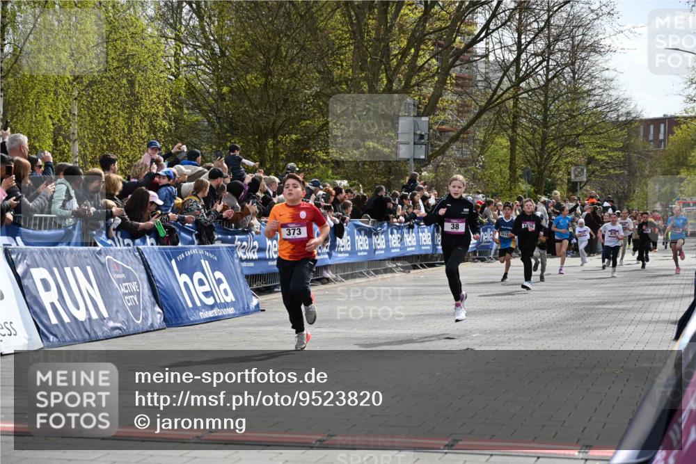 12.04.2026 - 45. Internationalen Wilhelmsburger Insellauf J. Mangold http://msf.ph/oto/9523820 12.04.2026 14:49:08 Ziel 386, 421, 903, 31, 373, 38, 1804, 1836, 5015, 876, 1816, 1815, 428 meine-sportfotos.de