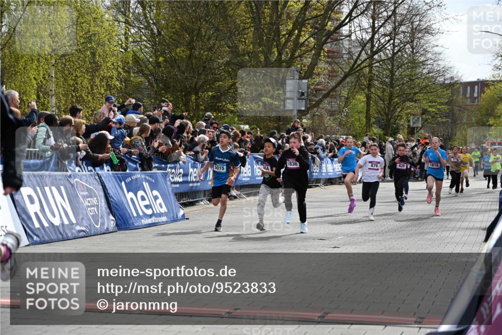 12.04.2026 - 45. Internationalen Wilhelmsburger Insellauf J. Mangold http://msf.ph/oto/9523833 12.04.2026 14:49:10 Ziel 903, 31, 373, 38, 1804, 1836, 5015, 876, 1816, 1815, 428 meine-sportfotos.de