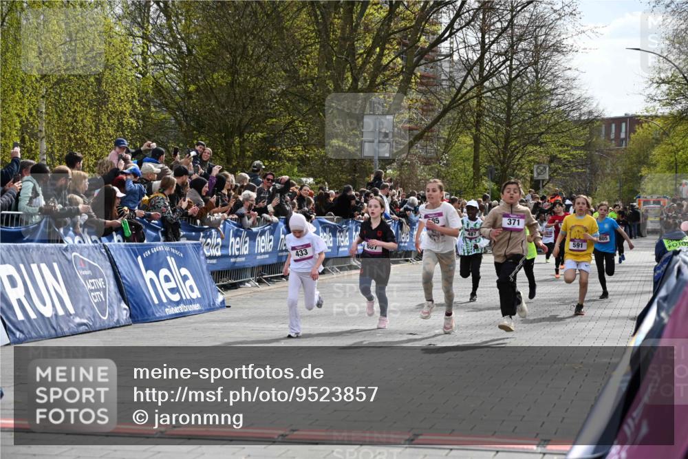 12.04.2026 - 45. Internationalen Wilhelmsburger Insellauf J. Mangold http://msf.ph/oto/9523857 12.04.2026 14:49:13 Ziel 38, 1804, 1836, 5015, 876, 1816, 1815, 428, 385, 371, 433, 487, 887, 73, 1805, 591 meine-sportfotos.de